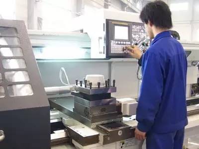 一個普通數控操作工的一天，說出來都是淚啊